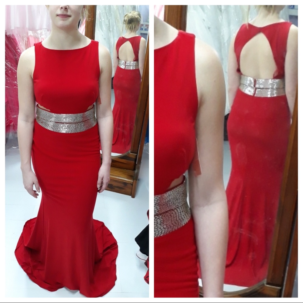 Homecoming 2 piece dress Jovani hot red size 4🔥
